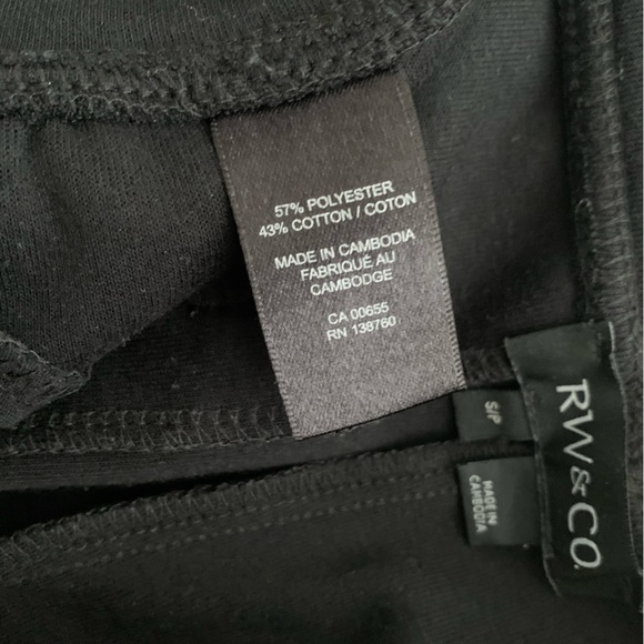 Sweat shorts from RW&Co - small - black - Picture 6 of 6